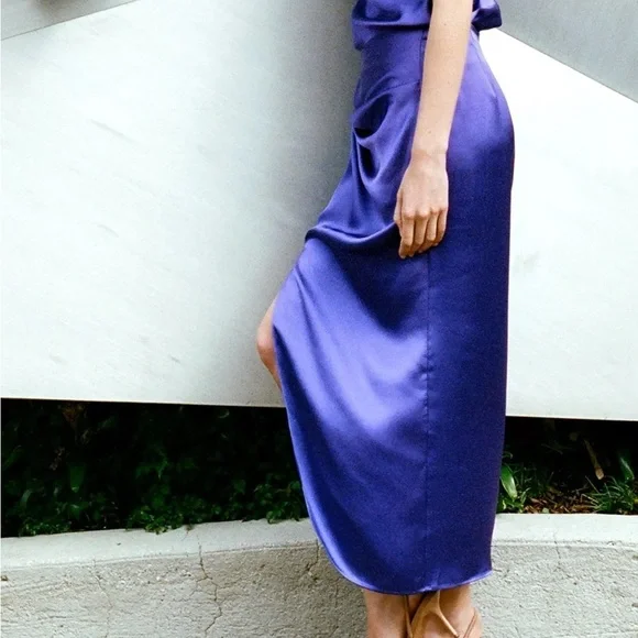 🔥🔥Zara Purple Satin Skirt - Picture 2 of 4